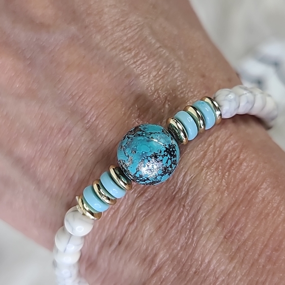 Stretch Bracelet Turquoise Creme Layering Piece Unique Jewelry Eclectic Gift - Picture 4 of 4